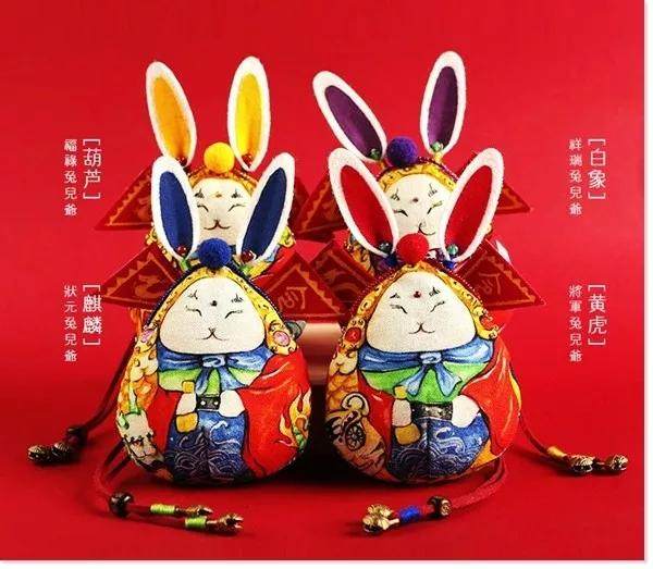 汽车挂饰不适合挂什么,汽车挂件挂什么保平安好