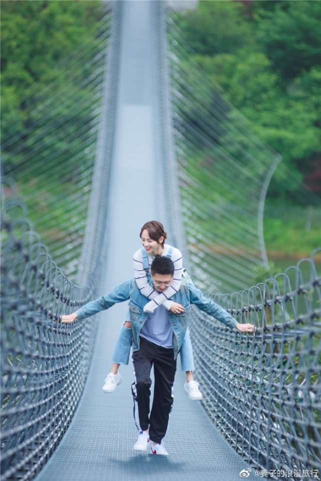 买超晒与张嘉倪海边度假照,张嘉倪买超妻子的浪漫旅行撒娇