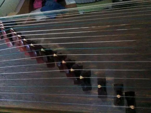 古筝多久更换琴弦,古筝换琴弦怎么避免弦断