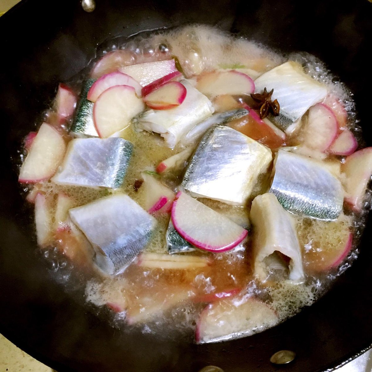 冬天强烈推荐的菜萝卜炖鱼,萝卜炖鱼有什么营养