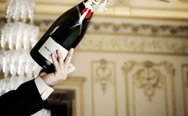 红酒塞断了开瓶方法,快速开红酒木塞断了小技巧