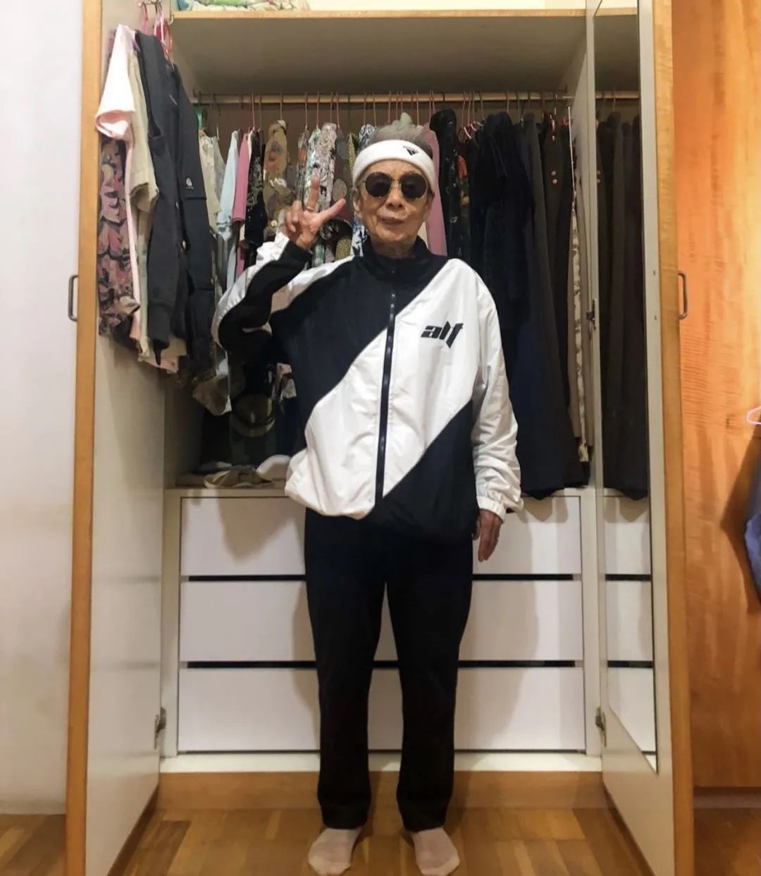 麦当娜50岁时穿衣打扮,61岁麦当娜自曝秀出美貌不减年华