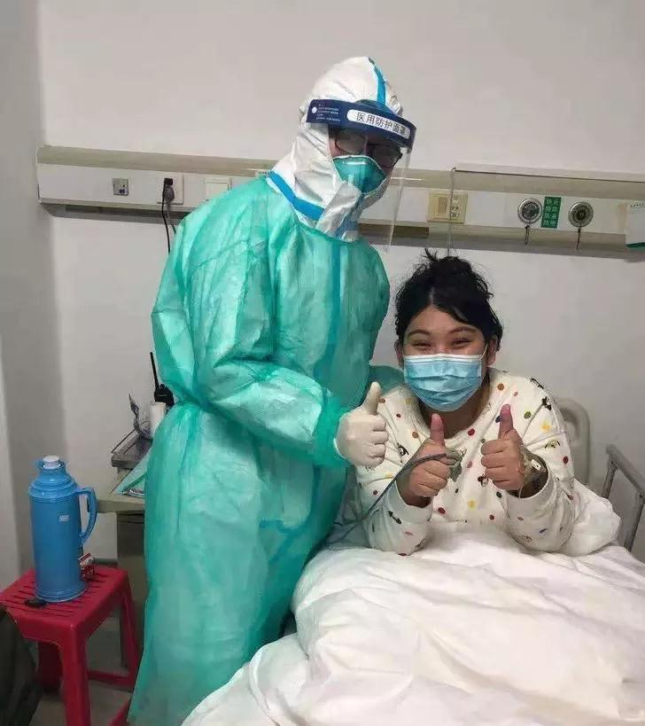 防控疫情一线铿锵玫瑰,抗击疫情女兵坚守第一线图片