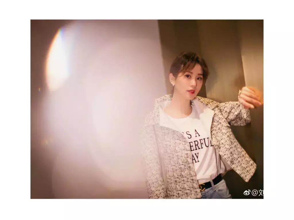 口红叠涂方法这样涂更显唇形,记住所有口红色号