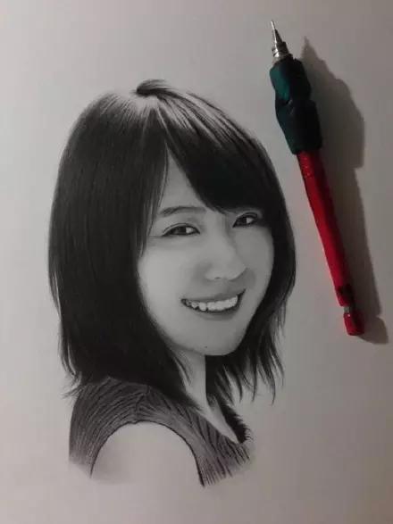 画这个愚蠢裸男漫画的背后，竟是一个可爱的男孩子？