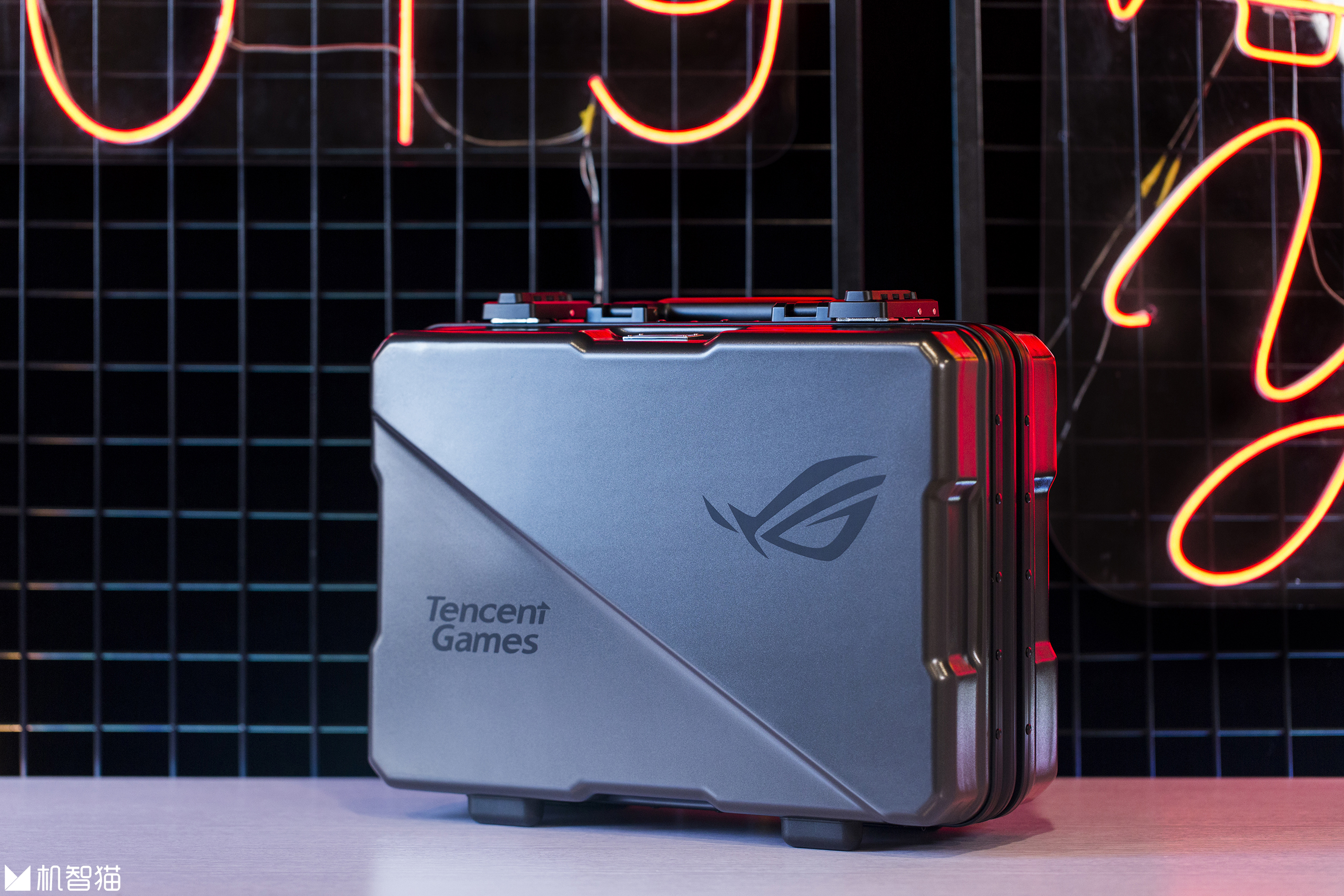 华硕rog6游戏手机,华硕rog2代游戏手机原神