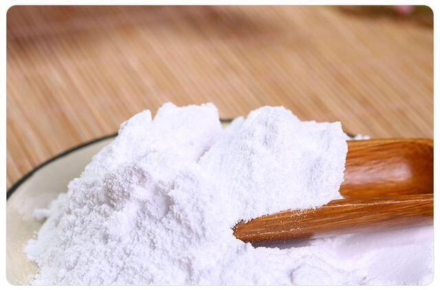 小苏打怎样浇花叶子变绿,小苏打养花方法花叶子发黄怎么办