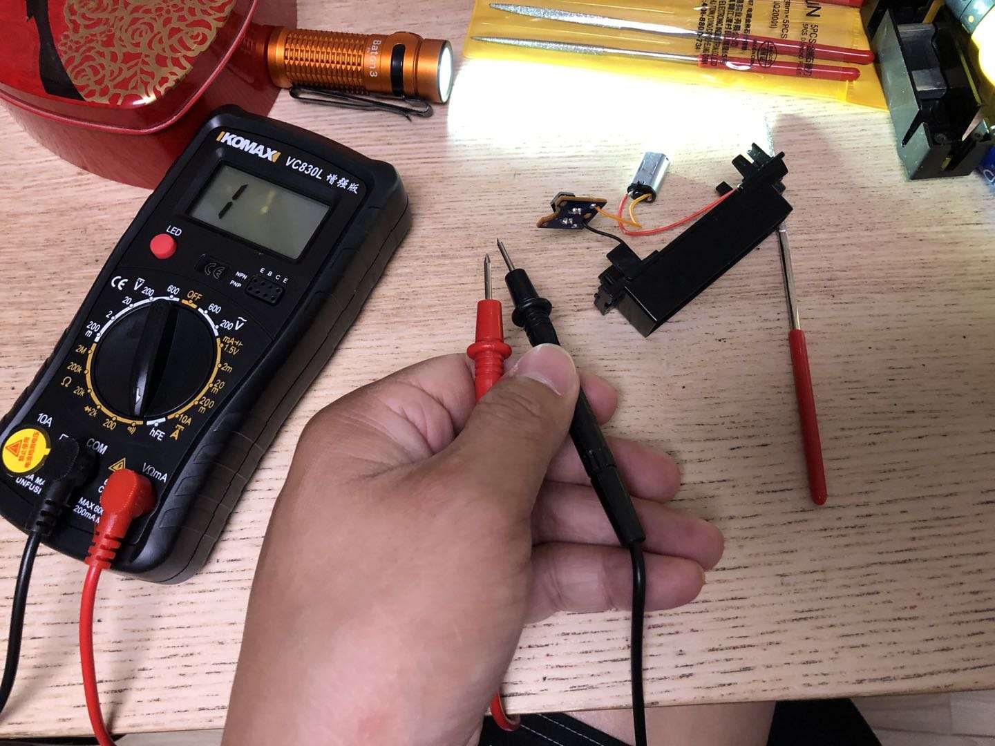 米兔维修螺丝刀,米兔轨道火车头维修