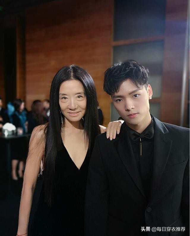 婚纱女王王薇薇视频完整版,“婚纱女王”王薇薇出席时尚大奖