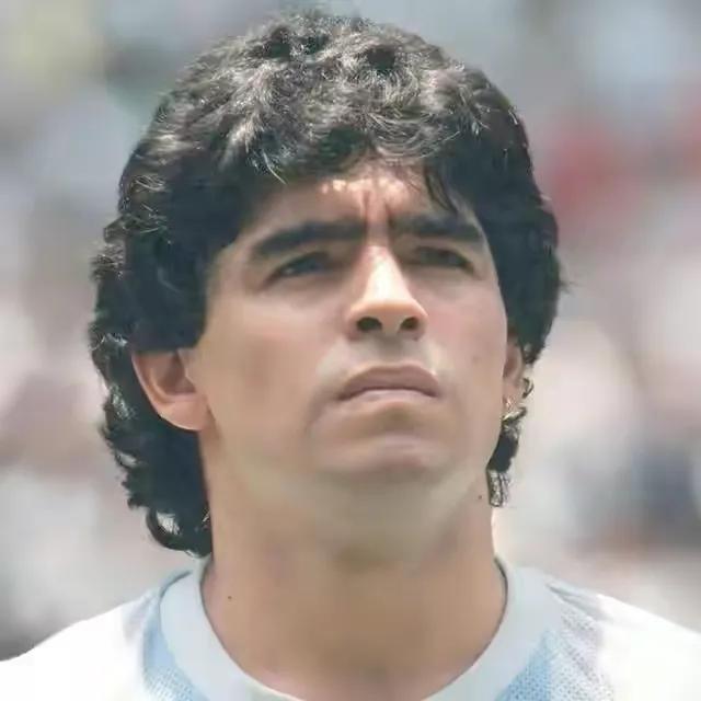 回顾球王马拉多纳,一代球王马拉多纳传奇