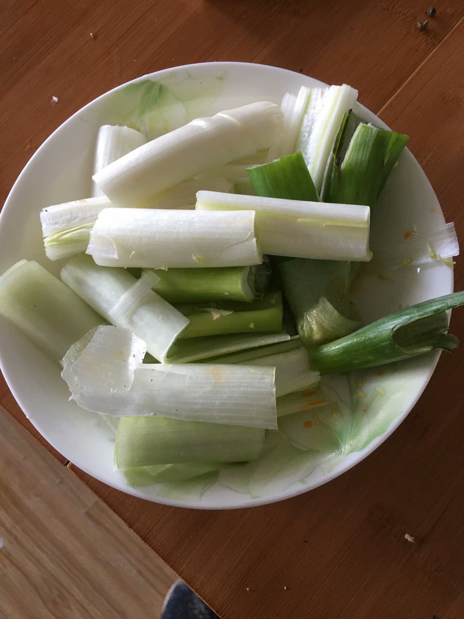 如何做酸辣鱼头炖豆腐,麻辣鱼头炖豆腐怎么做最好吃