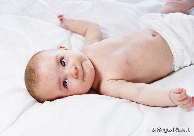 别再这样抱宝宝了，会歪脖子你还不知道吧，分享下如何纠正歪脖子