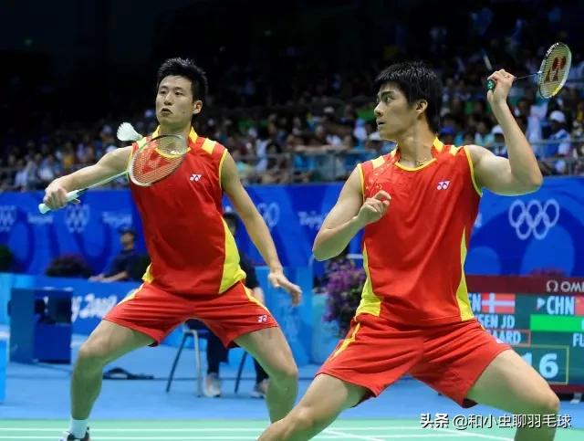 面对左手怎么防守,面对手拿武器的人怎么办