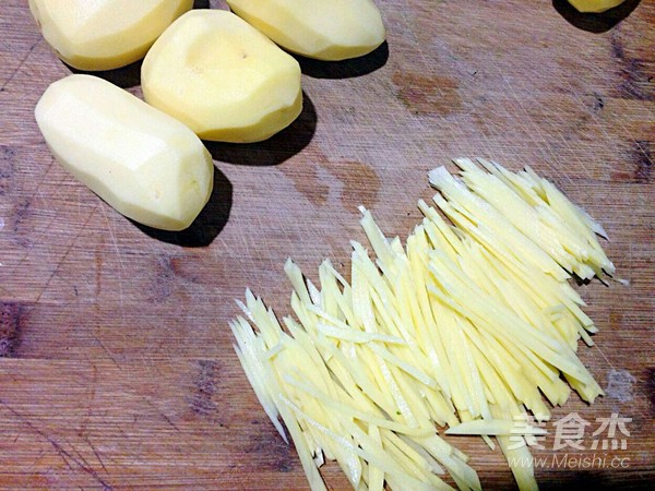 炒土豆丝关注点,炒土豆丝时哪种做法不粘锅