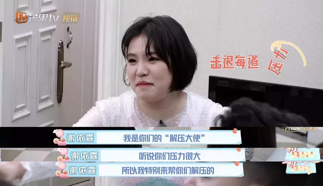 谢依霖水中分娩丈夫给妻子接生,谢依霖在水中分娩