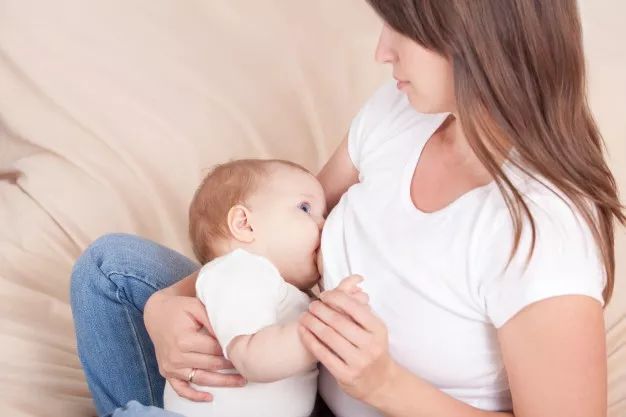 冷冻母乳和冷藏母乳哪个好,冷冻母乳和牛奶哪个好