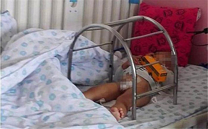 1岁男童“命根子”被扯掉一半，医生的话让家长后悔不已