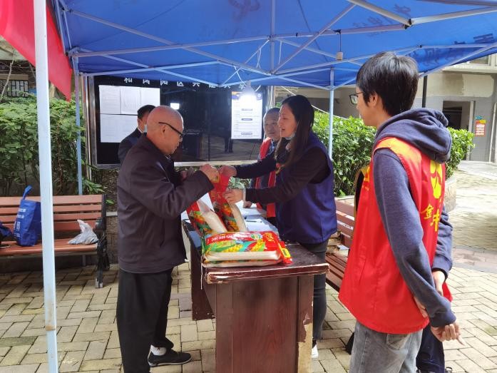 社区欢庆重阳节传递浓浓敬老情,社区敬老爱老情暖重阳主题活动
