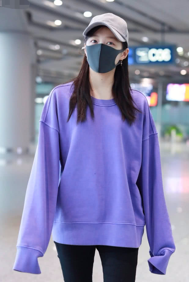 满大街都是黑白熊猫鞋,现在不流行小白鞋了吗