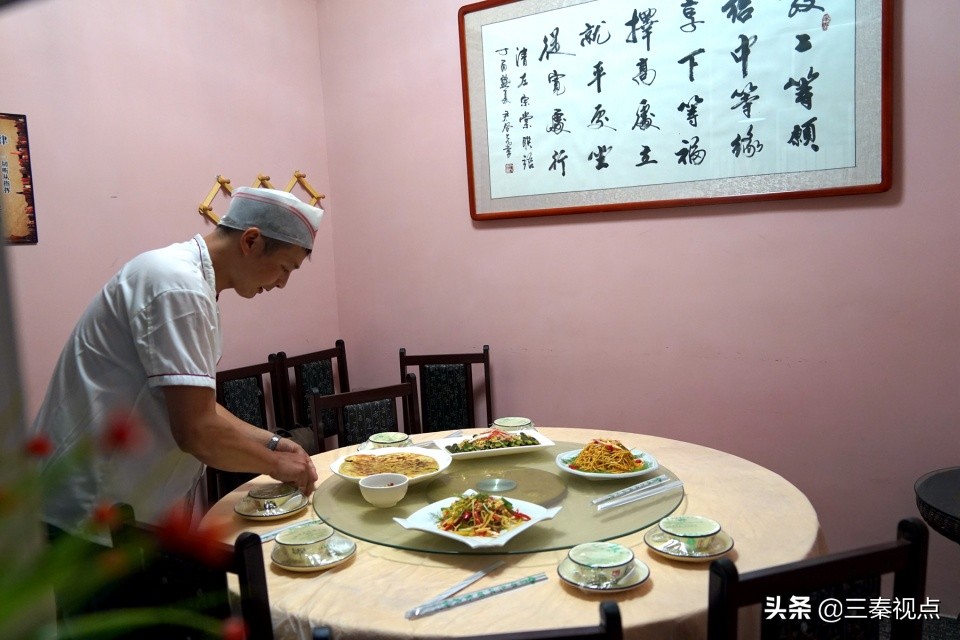 帅气小伙去夜店,小伙开夜场