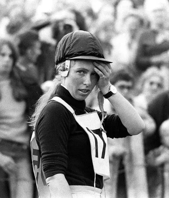 93岁女王年年放暑假！深扒女王秘密“朋友圈”，看看她都玩些啥