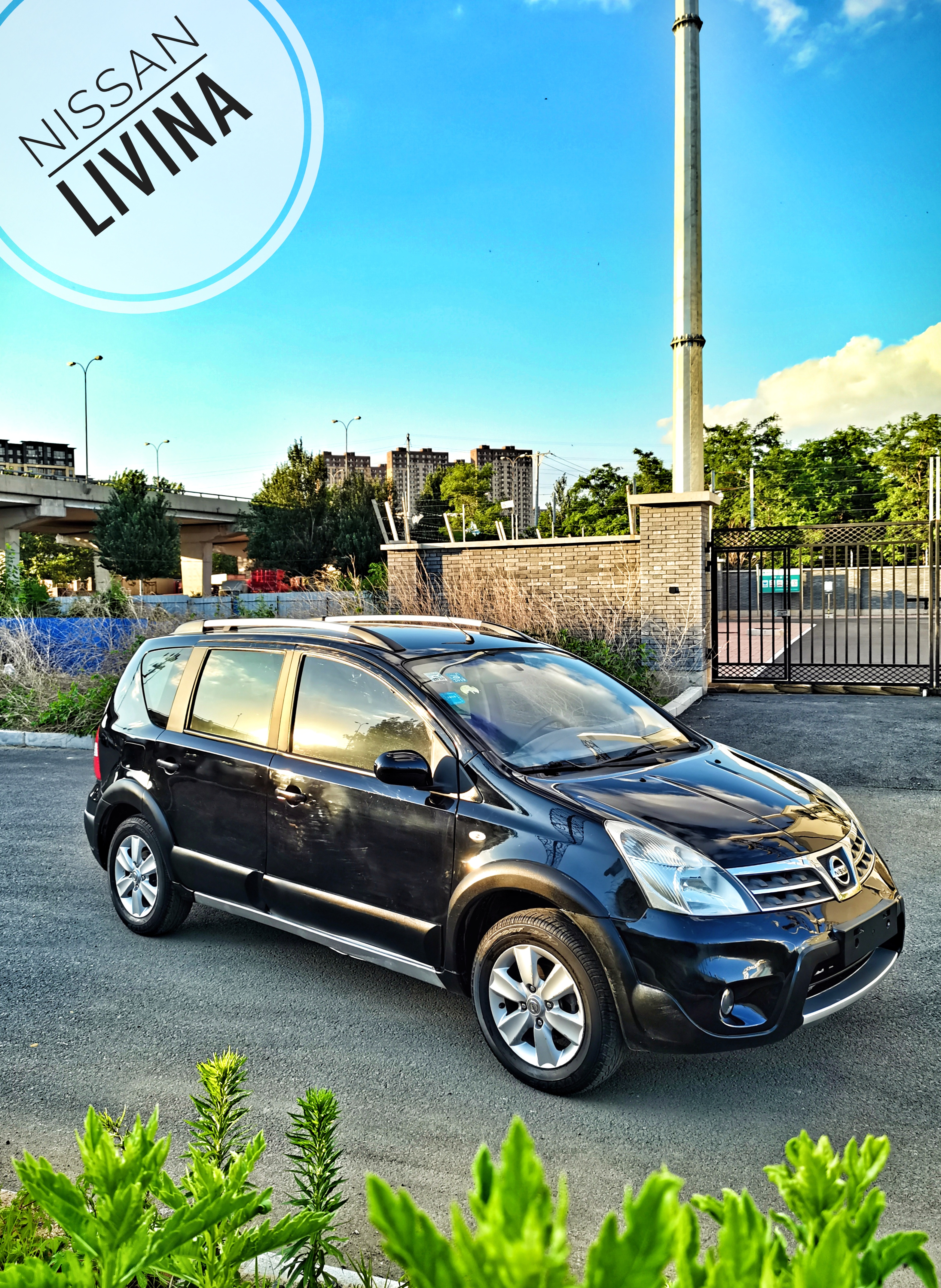 日产小面包车,实用家庭代步车日产骊威