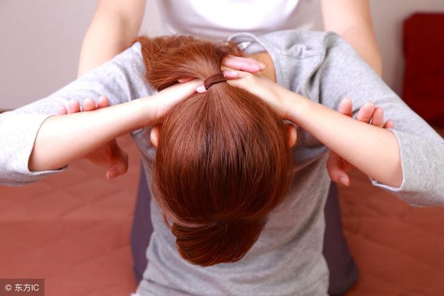 颈椎曲度变直按摩手法视频,颈椎生理曲度增大的正骨手法