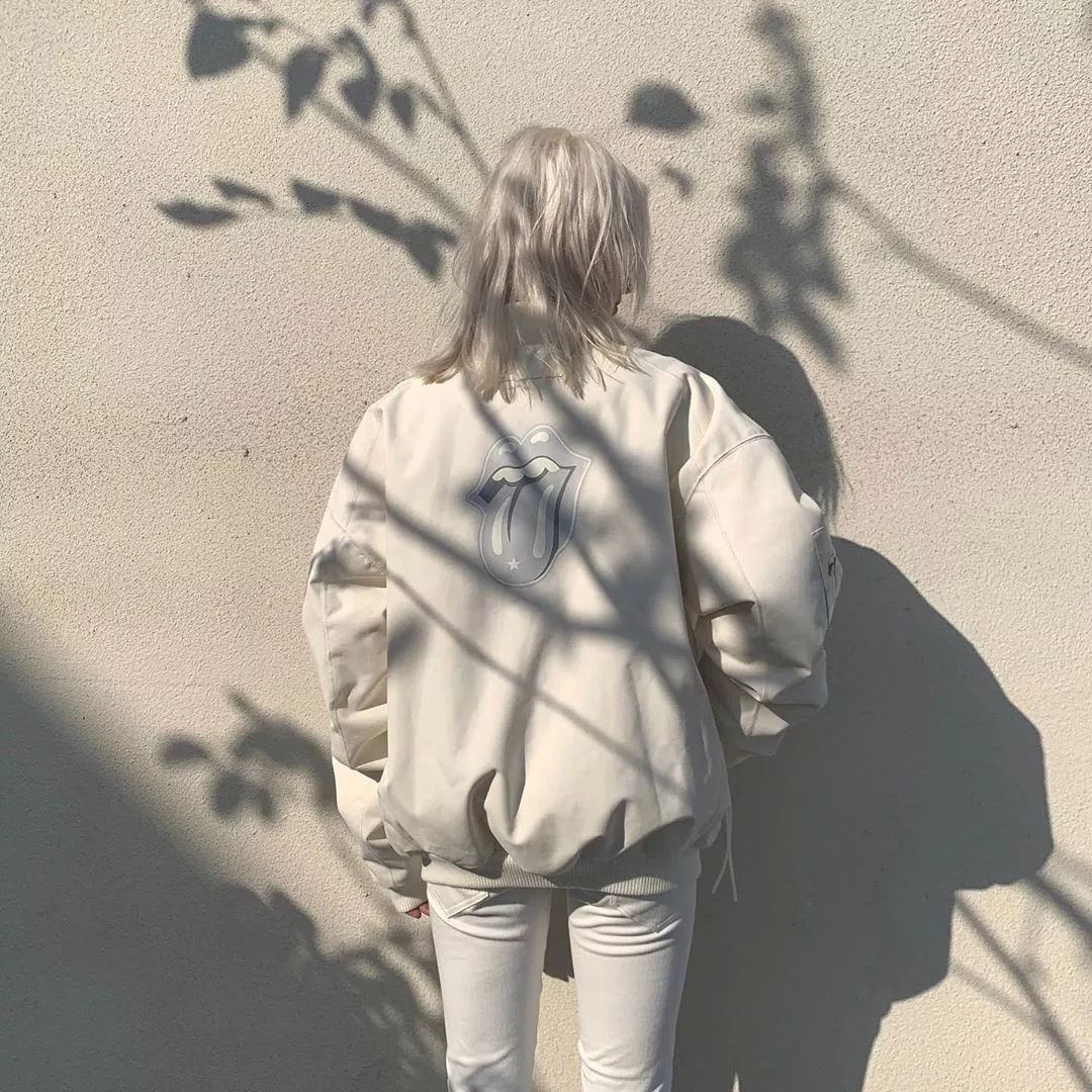 周洁琼穿砂糖匡威鞋,周洁琼鞋