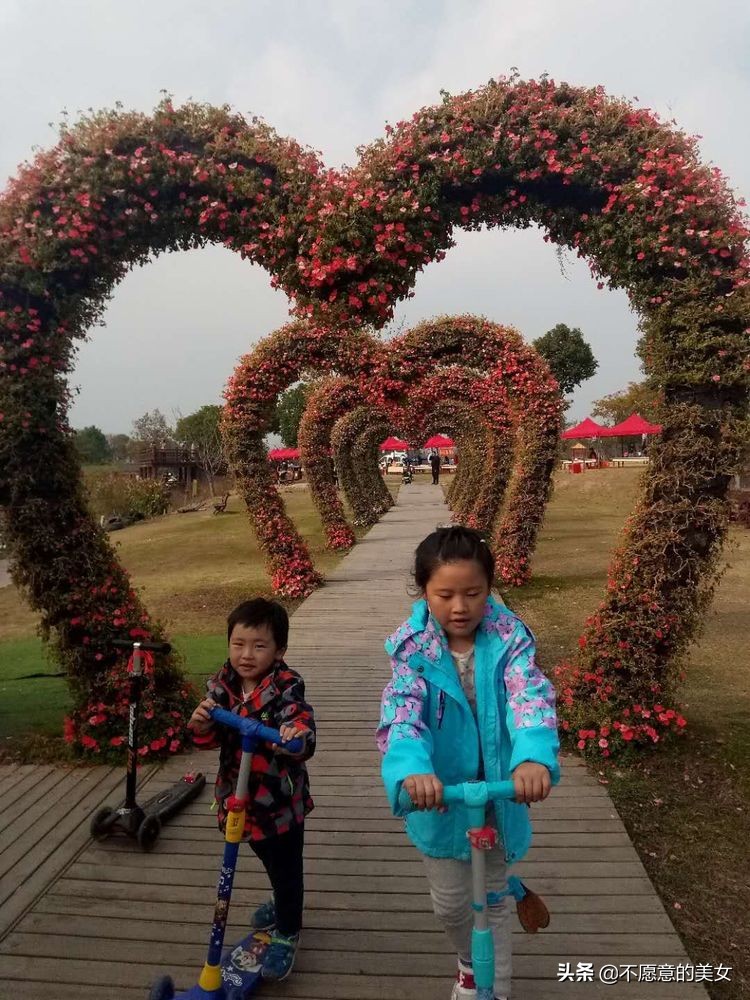 可爱的少妇自拍越来越丰满越来越成熟了