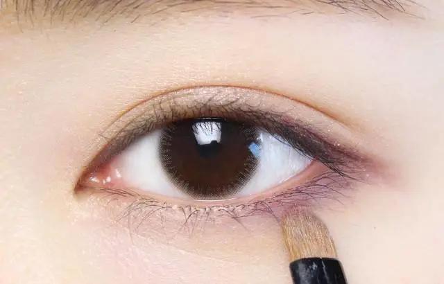 流星眉唇化妆教程,流星眉的化妆方法