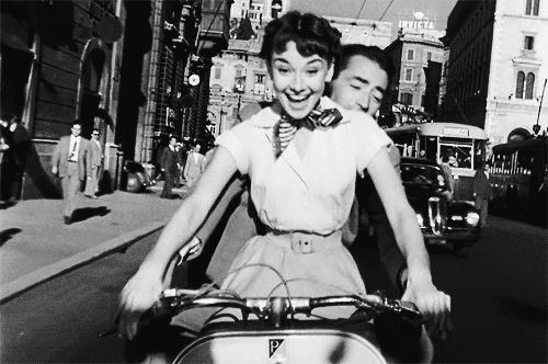 别送洗脚盆了！这6件礼物才真正送到妈妈心里