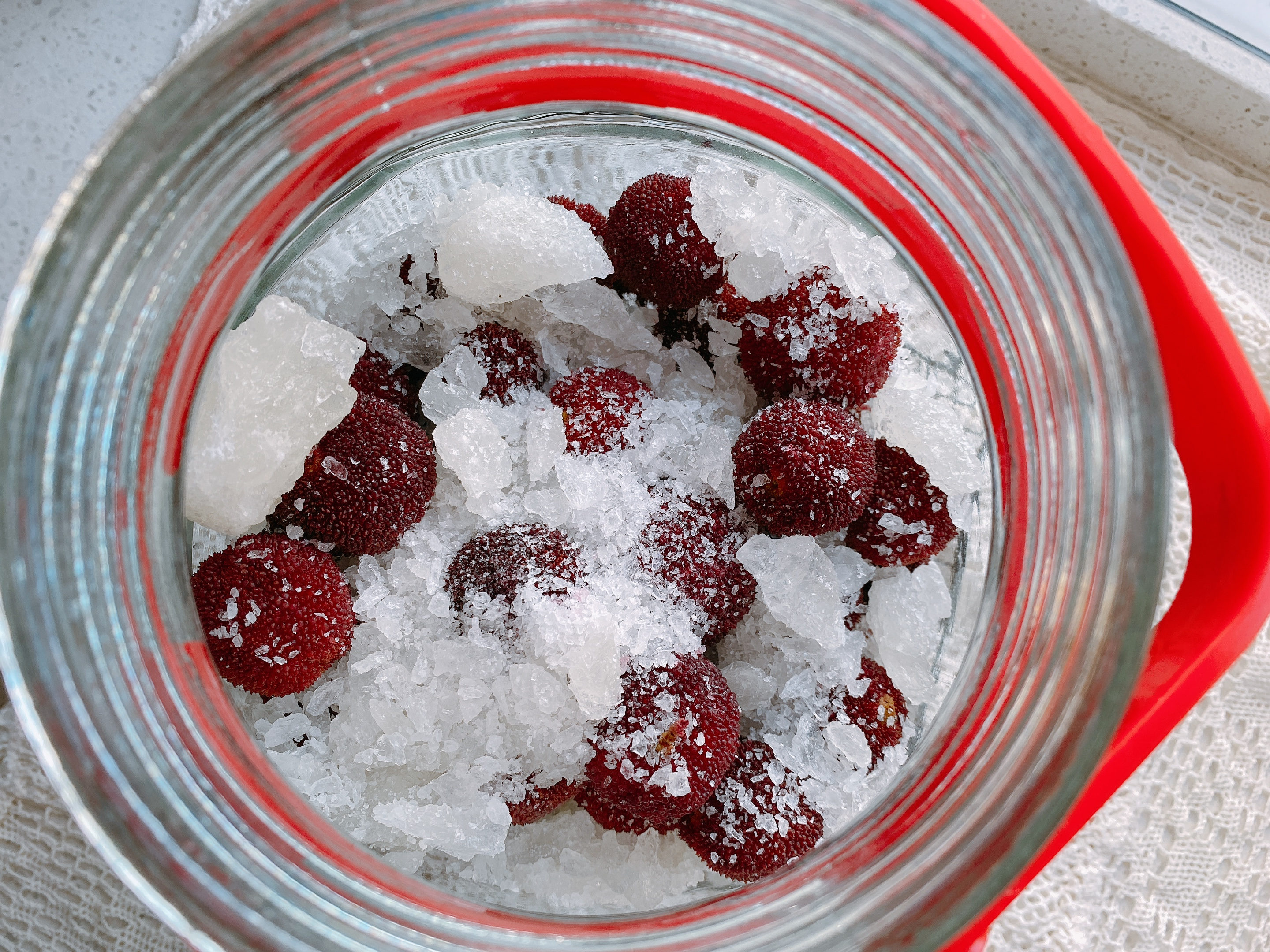 泡杨梅酒的教程十斤酒放多少杨梅,老品种杨梅泡制方法