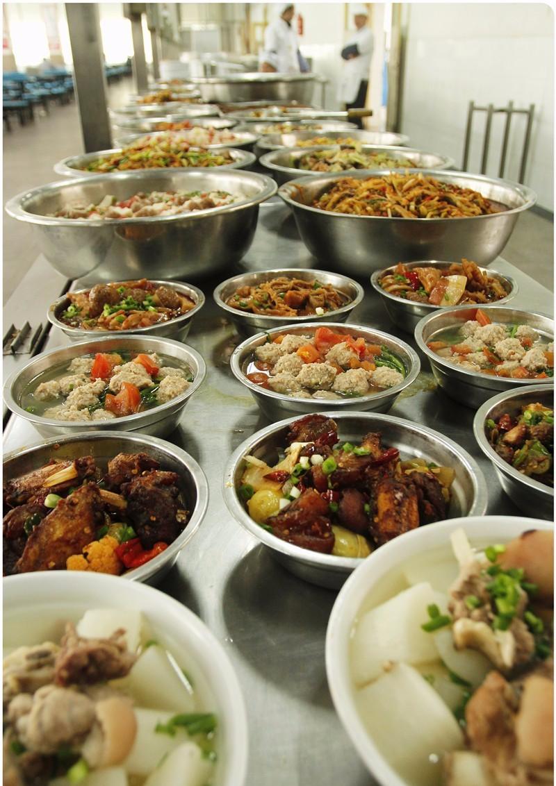 吃在“远航大酒楼”，绵阳学生的最高伙食标准