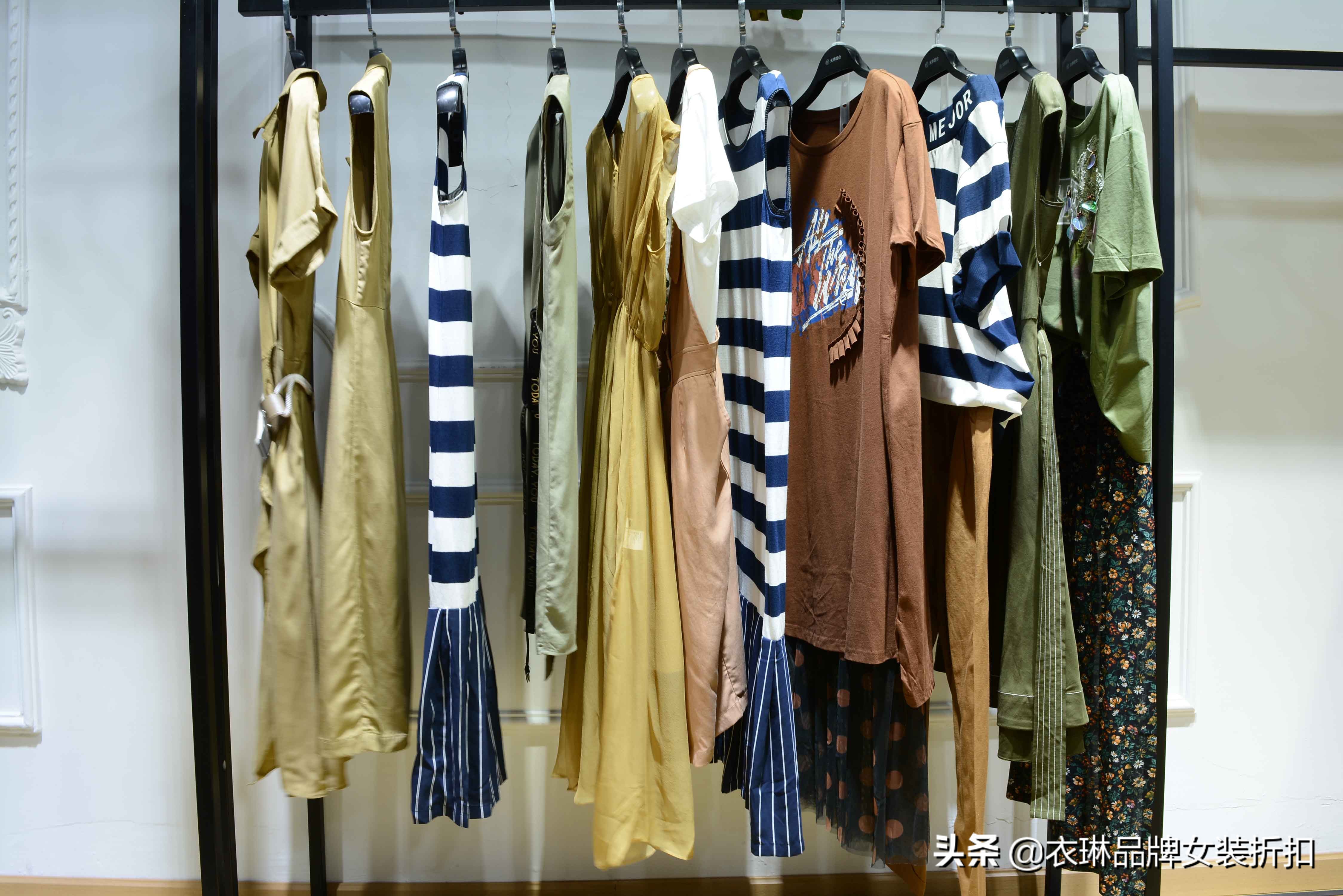 女装尾货批发市场进货渠道,品牌女装尾货批发关注什么