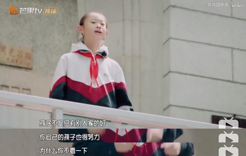 杨迪跪下感谢贾玲,杨迪情商高救场名场面贾玲