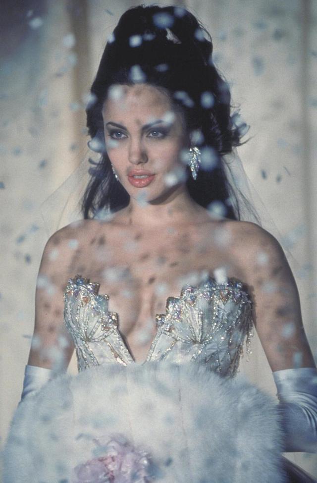 蕾丝、吸毒、得艾滋的她，才是美国第一个超级名模