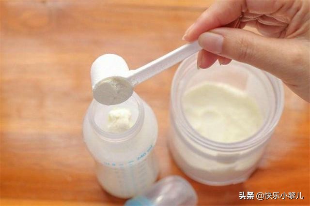 半个月大宝宝“肠坏死”，爸妈冲奶粉时的小习惯，好心办了坏事