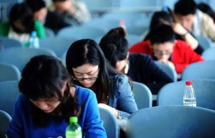 研究生还没入党可以报选调生吗,大学生没入党能考研究生吗