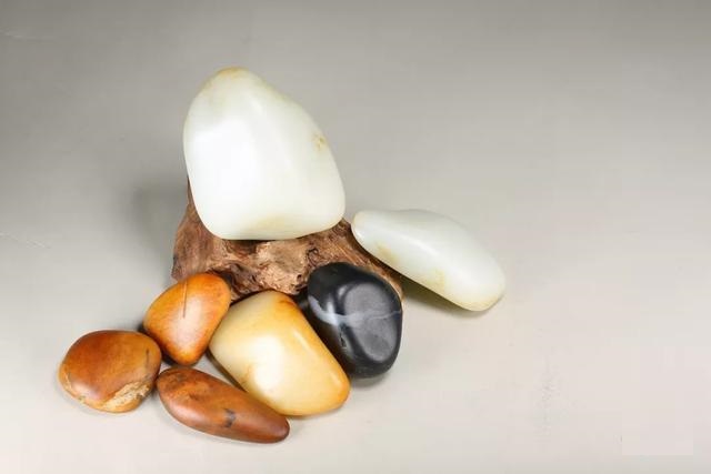 和田玉青海料用抹油吗,和田玉抹油了怎么洗