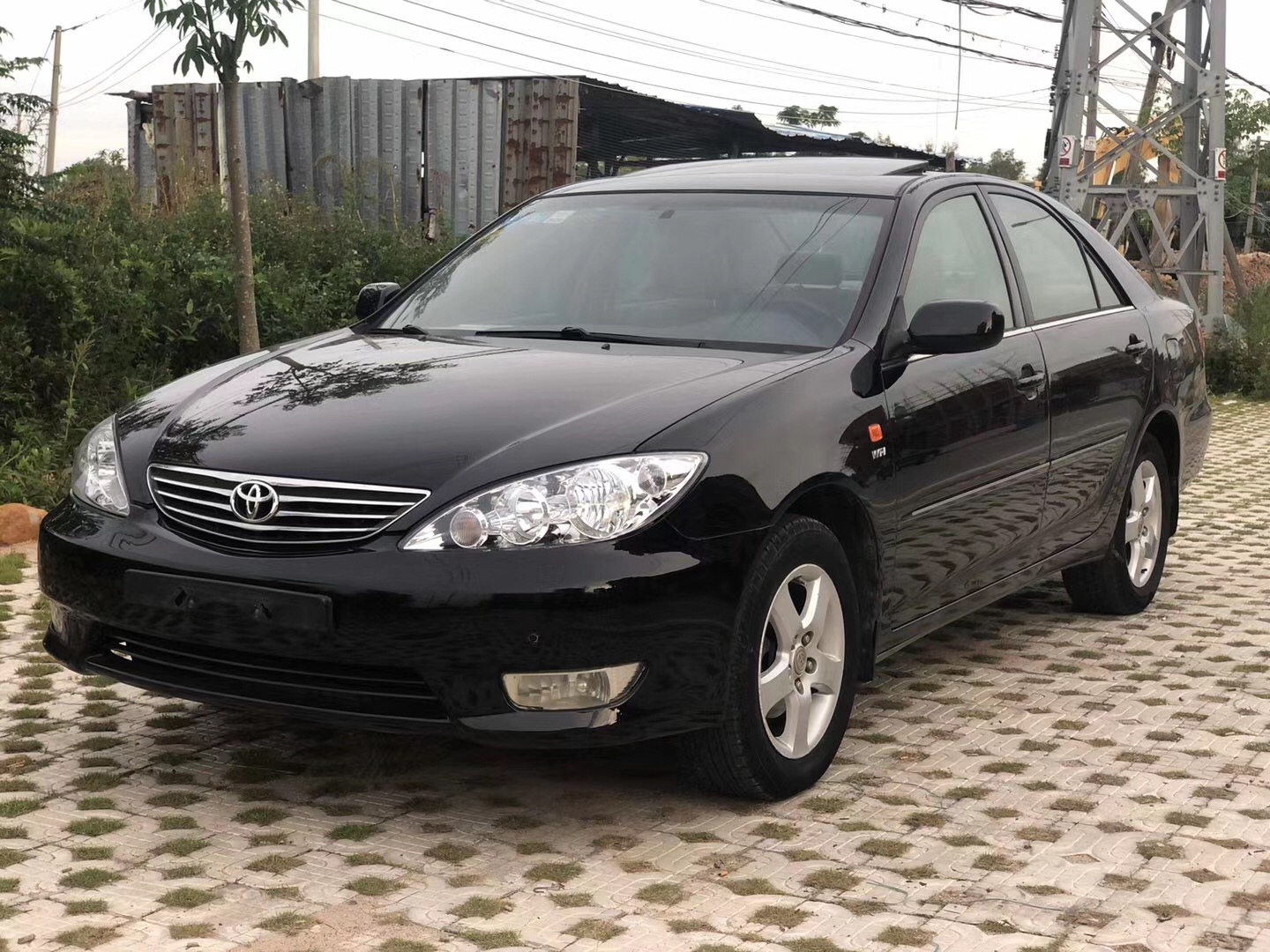 花两万块钱买一辆03年的奔驰s600,花两万块钱买个丰田锐志