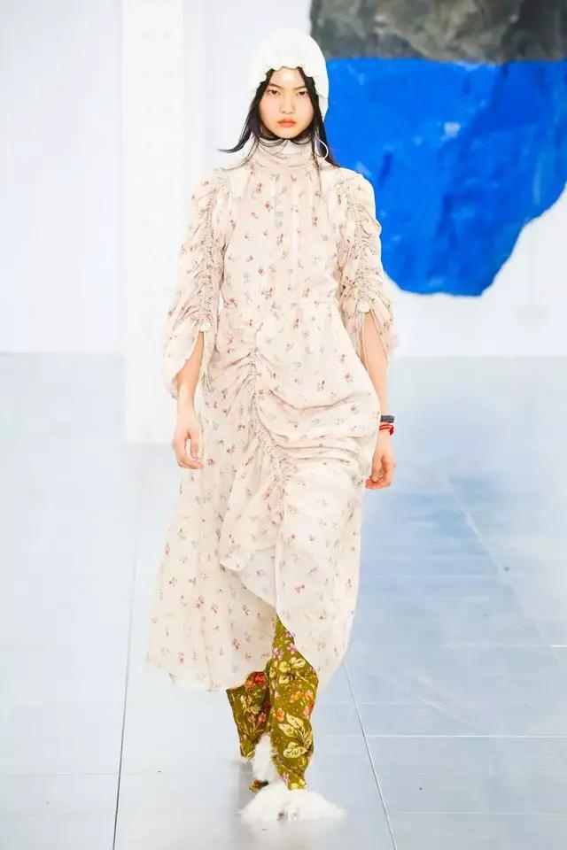 刘雯贺聪巴黎时装周完整版,巴黎时装秀贺聪