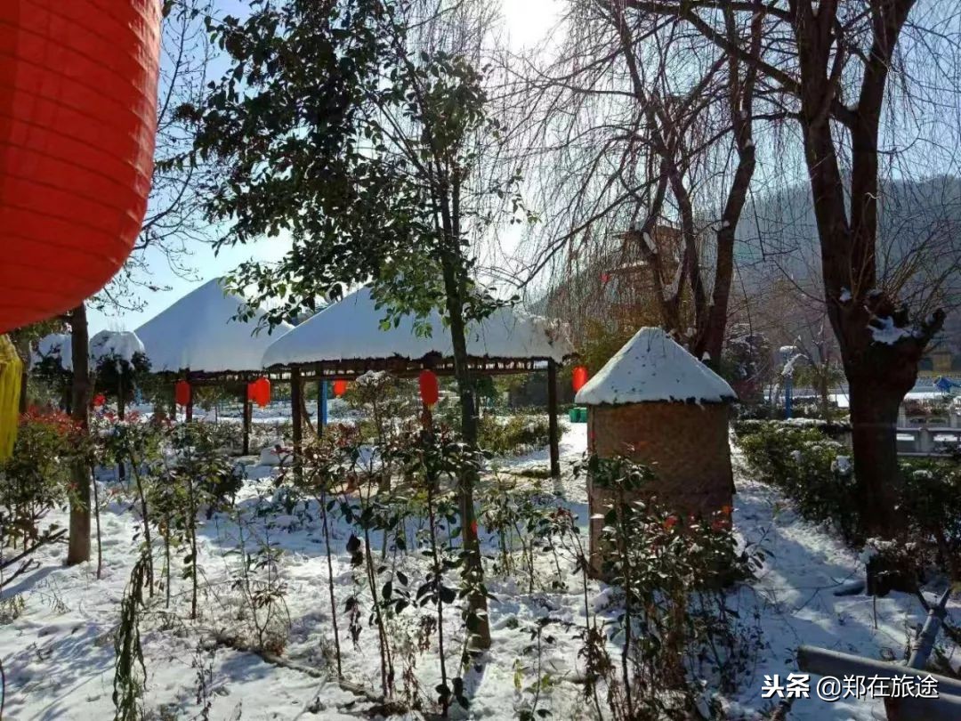 一个很好玩儿的地方「中原雪乡墨子古街」坐着火车穿越童话世界！