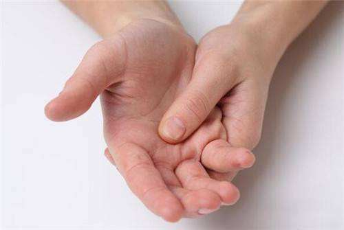 先天性脊髓空洞能自愈吗,脊髓空洞症3d治疗视频