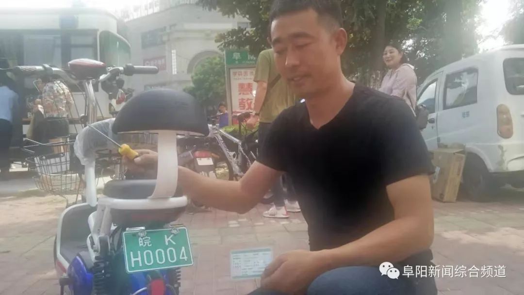 刚刚！皖KH0001！被这位美女拿到了