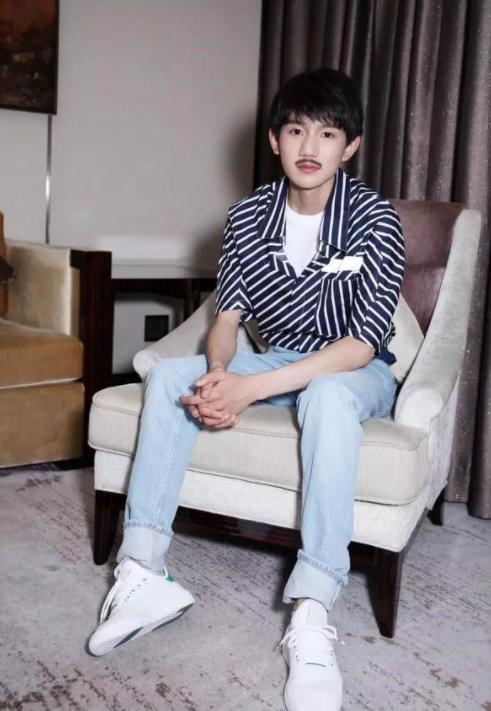 留了胡子反而更帅的男星,刮掉胡子帅到爆的男星