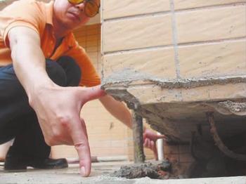 农村自建房地基不均匀沉降案例,农村自建房怎么防止隔壁地基沉降