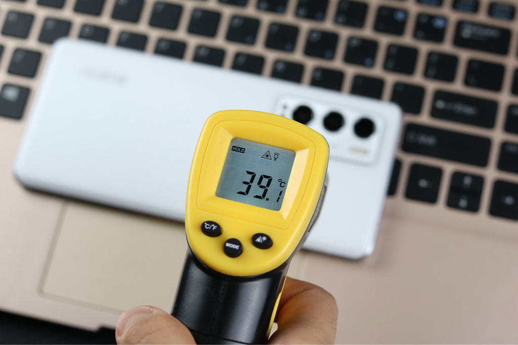 标准“水桶”级配置，realmeGT大师探索版评测，骁龙870+120Hz屏