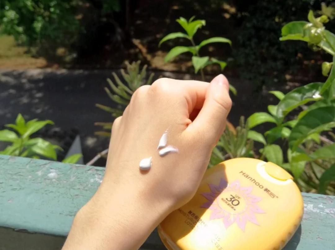 香蒲丽防晒霜搓泥严重吗,香蒲丽防晒效果怎么样油腻吗