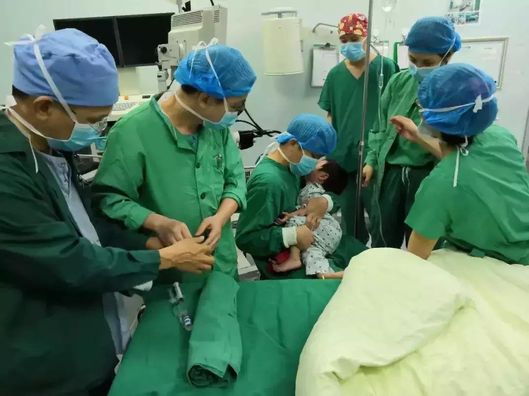 小孩先天性食道被塞什么引起的,一岁女童胃部被撑破