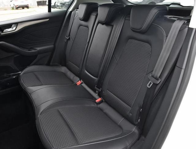 存了15万，换车坚持购入福特福克斯，车主直白地谈了用车感受